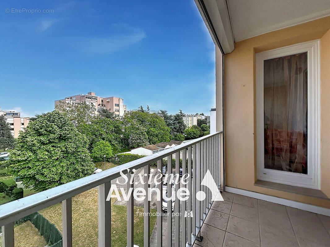 Appartement à DECINES-CHARPIEU
