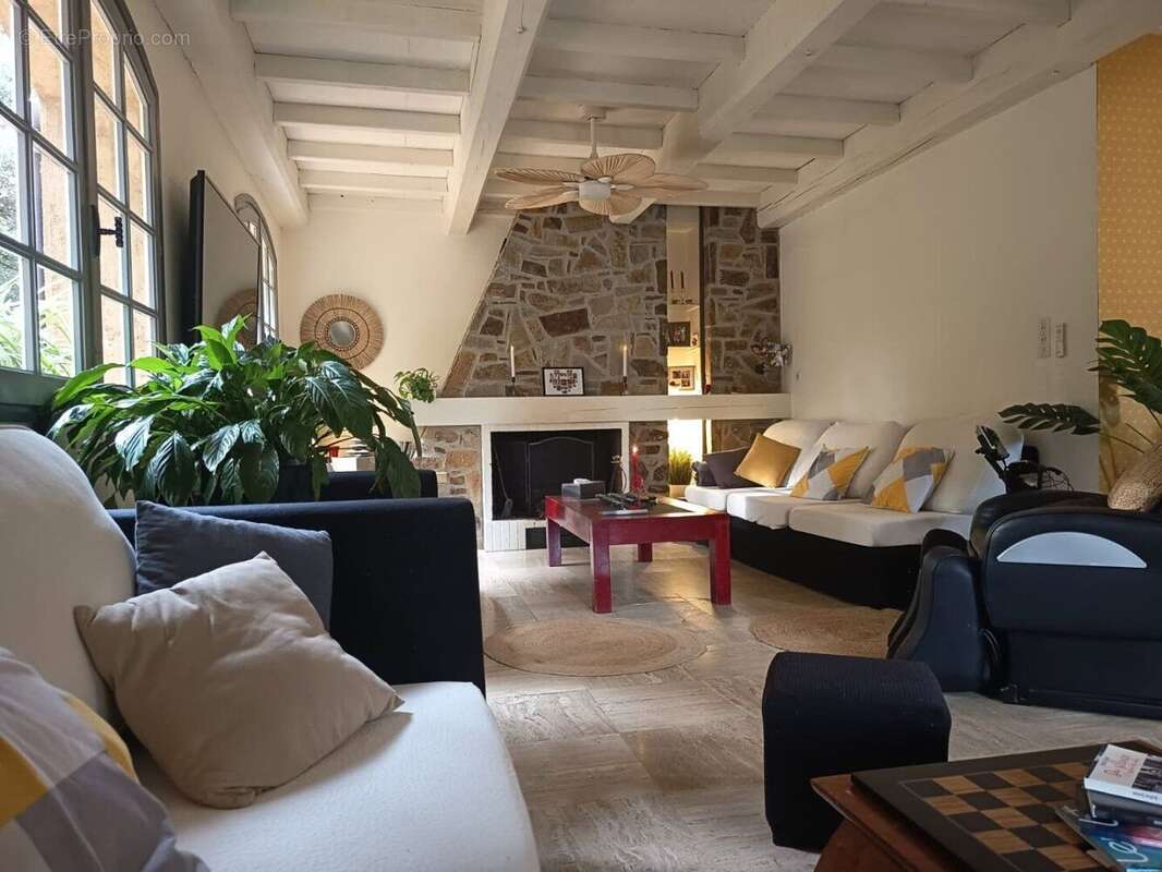 Maison à MONTOLIEU