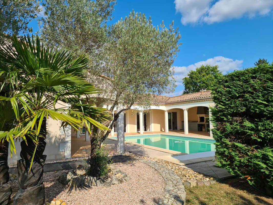 Maison à AMBARES-ET-LAGRAVE