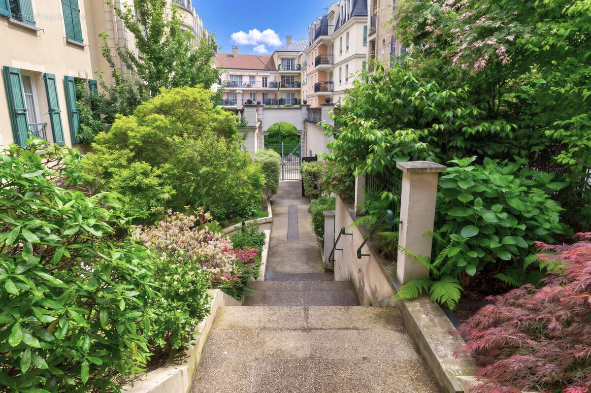 Appartement à LE PLESSIS-ROBINSON