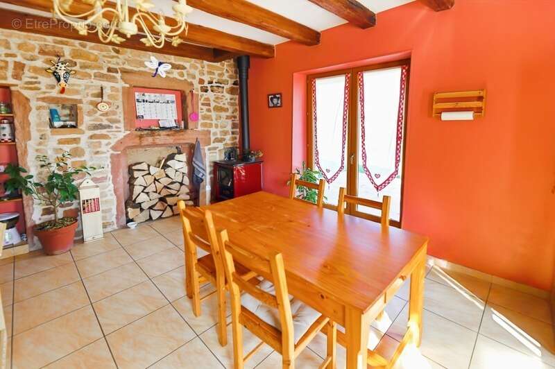 Maison à LA CHAPELLE-DEVANT-BRUYERES