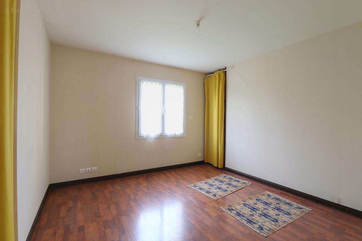 Maison à FAYE-SUR-ARDIN