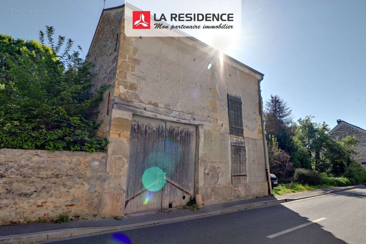 Maison à JOUY-LE-MOUTIER