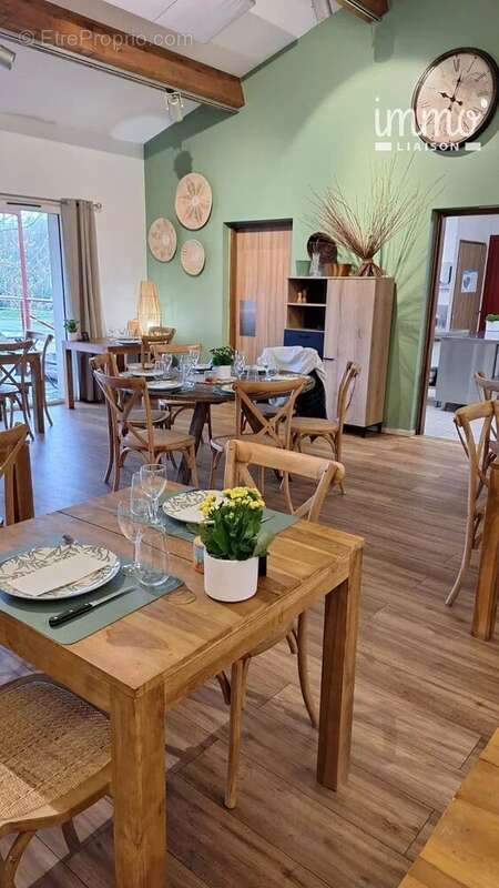 Commerce à SAINT-ANDRE-DE-CRUZIERES