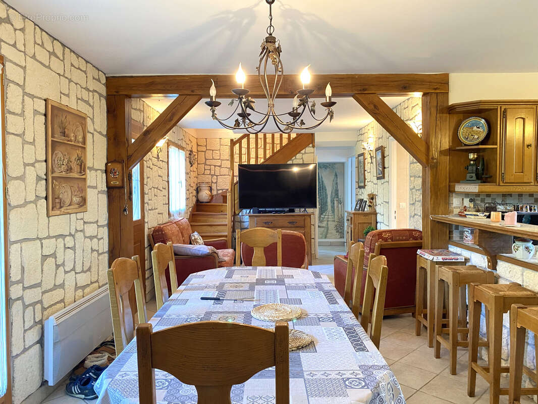 Maison à BAZOCHES-SUR-LE-BETZ