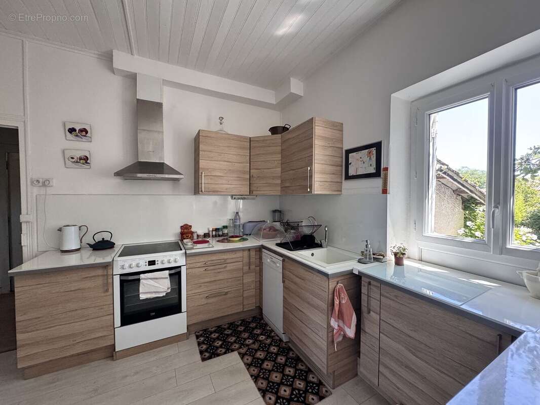 Maison 175 m² à Seyches  - photo 3