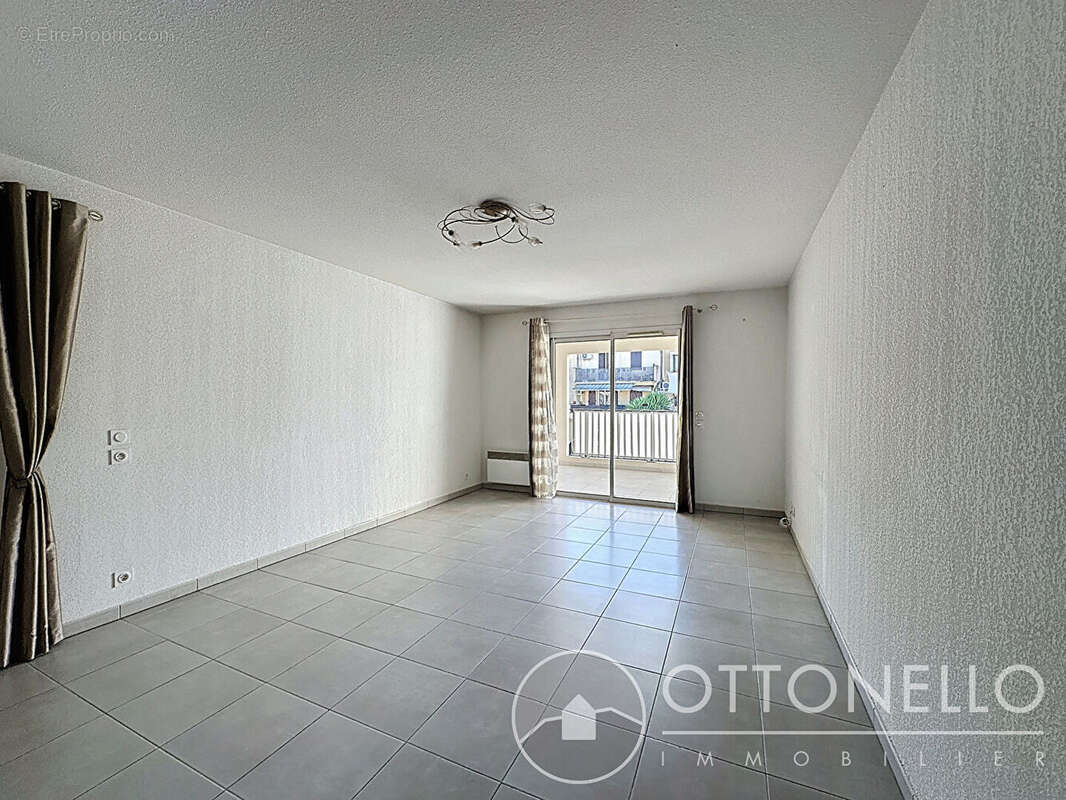 Appartement à ROQUEBRUNE-SUR-ARGENS