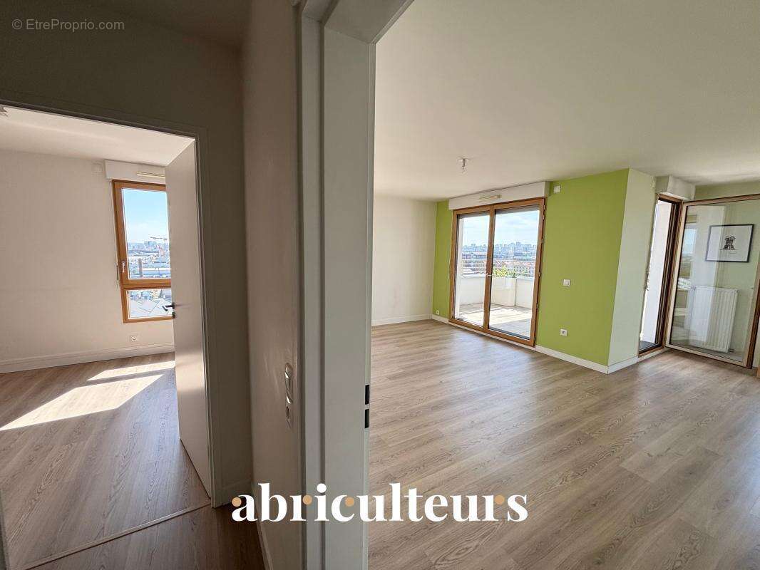 Appartement de caractère de 119 m² avec balcon et terrasse dans un Immeuble d’architecte à la vente à Aubervilliers (93300) - photo 3