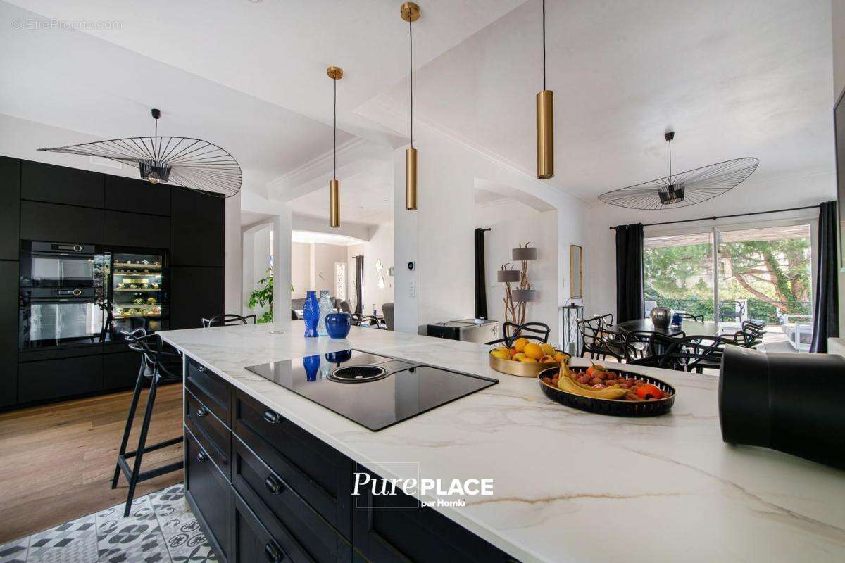 Maison/Villa T6 de 269 m2 à Aix-en-Provence 13090 - photo 8