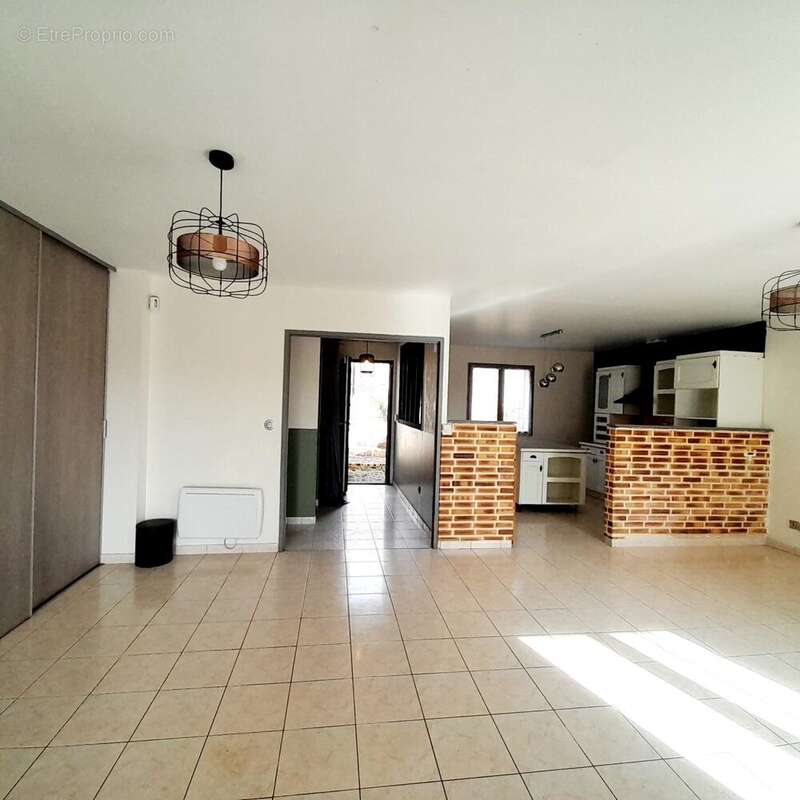 Maison à VILLENEUVE-SUR-YONNE