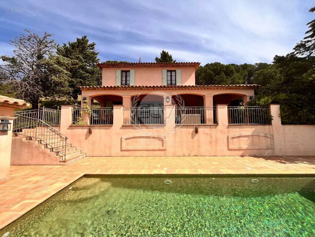 Maison à PLAN-DE-LA-TOUR