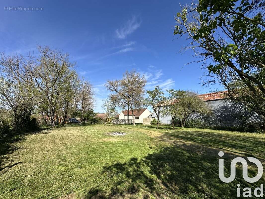 Photo 4 - Terrain à LES BORDES