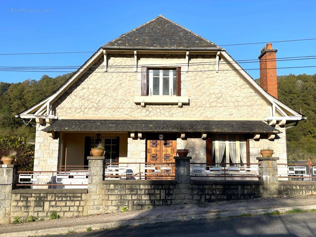 Maison à ENTRAYGUES-SUR-TRUYERE