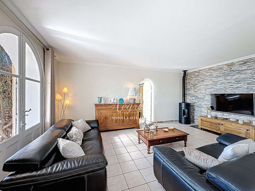 Maison à ROQUEBRUNE-SUR-ARGENS
