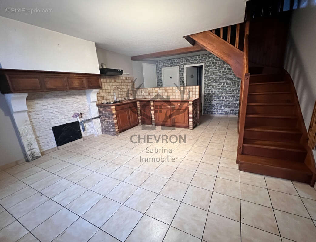 Maison de village avec garage,terrasse et jardin - 133 m2 - CHAMPLIN - photo 3