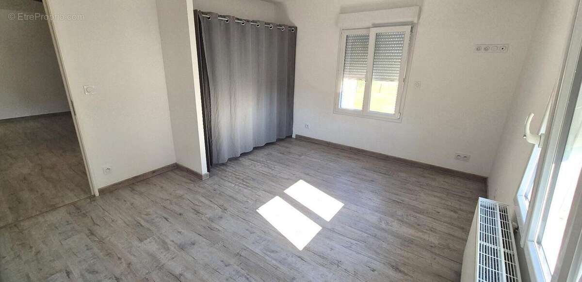 Belle Demeure Contemporaine ou Maison de Caractère en Pierre de 181m² entièrement rénovée avec sa vaste Cour, Terrasse et Terrai - photo 12