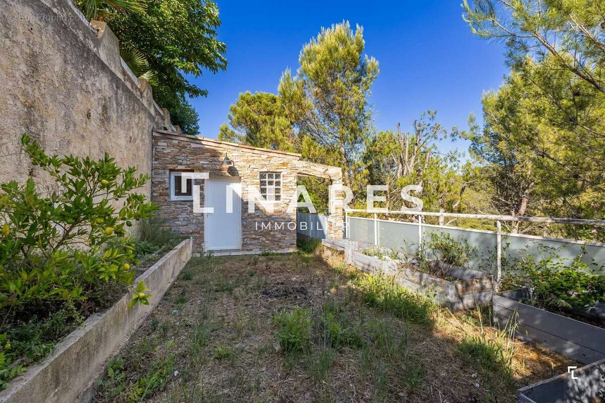 LE MAS DES COLLINES - Maison 242m2 (160 m² + 1800€/mois revenus locatifs 2 T2 indépendants ) - Piscine -Terrasses - Garage - 134 - photo 22