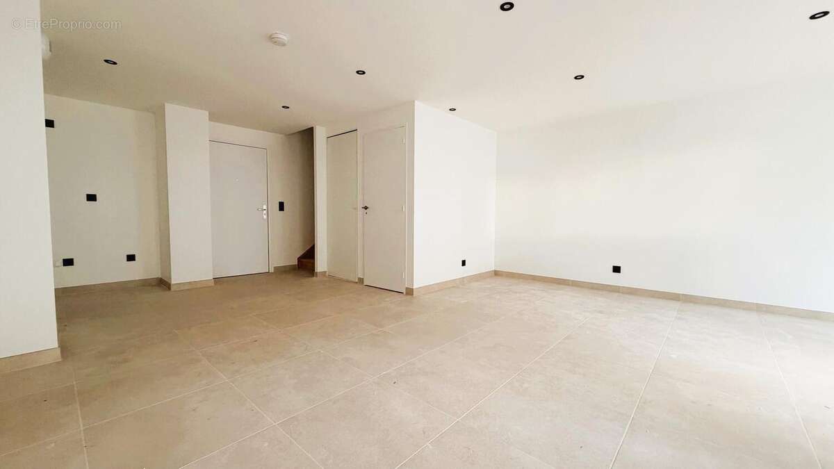 Photo 2 - Appartement à LA TOUR-DE-SALVAGNY