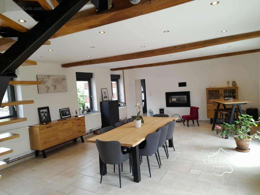 Maison à FLOYON