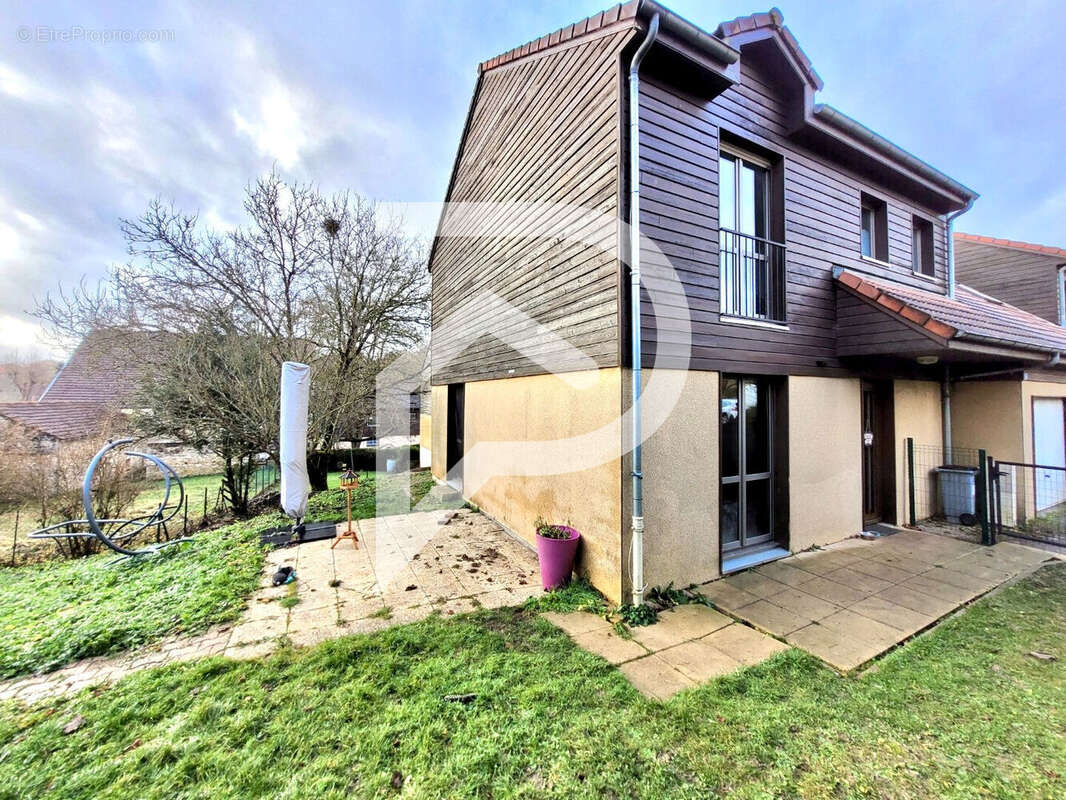 Maison à NEUILLY-SUR-SUIZE