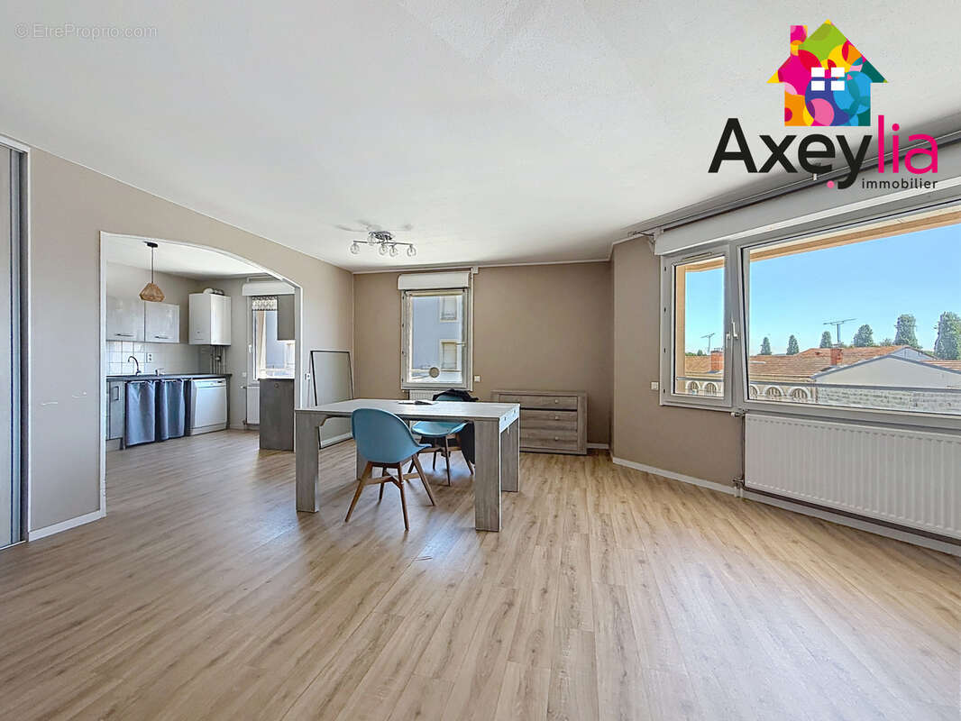 A vendre - roanne hypercentre - appartement t3 pour pmr avec cave et garage - photo 2