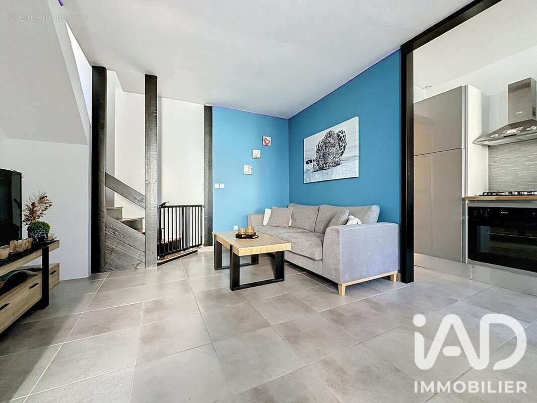 Maison 65 m² à Corme-Royal  - photo 3