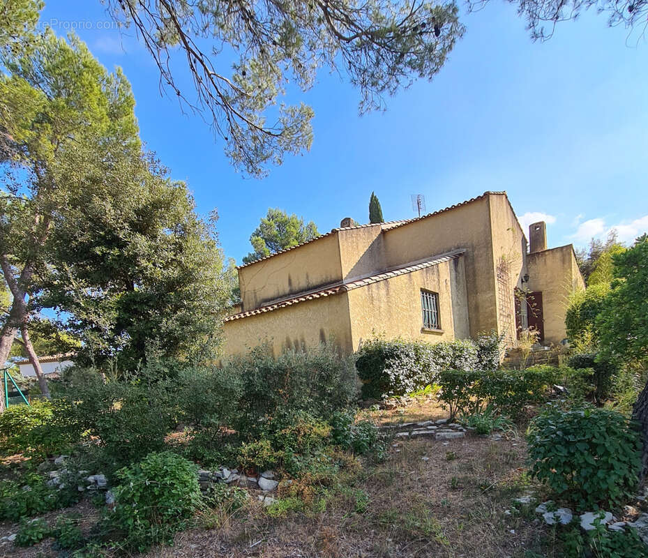 Maison à SAINT-CLEMENT-DE-RIVIERE