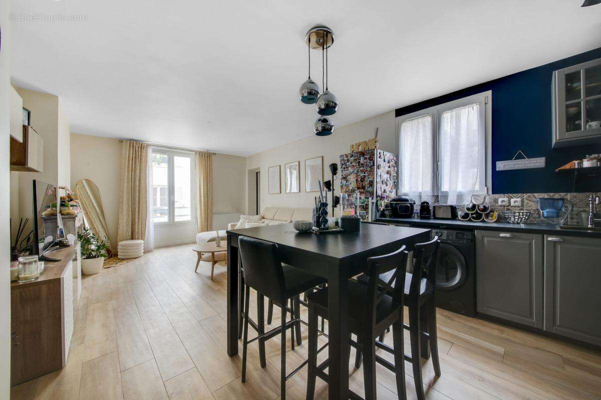 Appartement à PARIS-17E