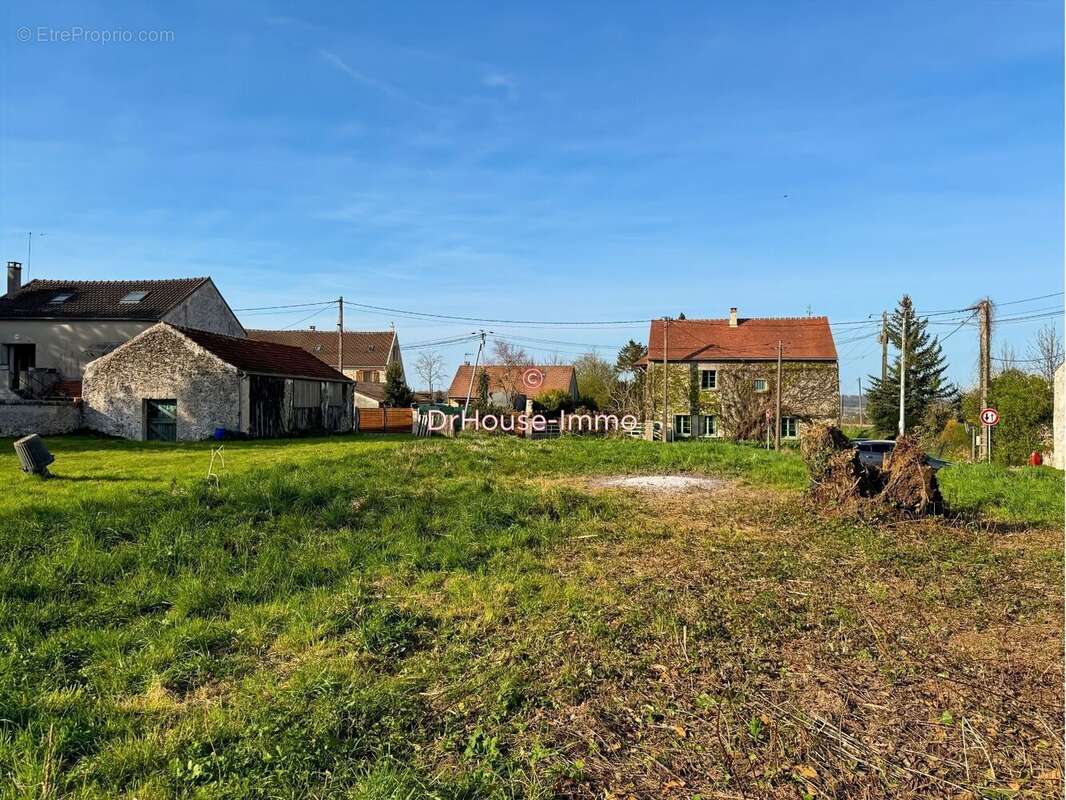 Terrain à SAACY-SUR-MARNE