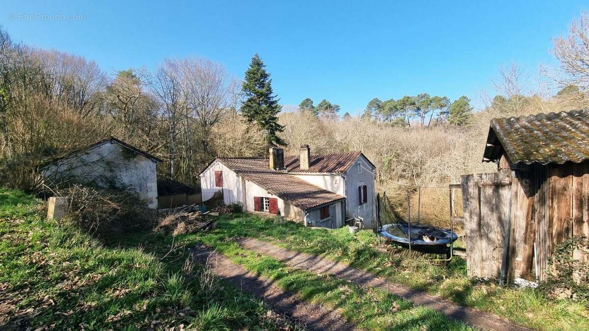 Maison à GRUN-BORDAS