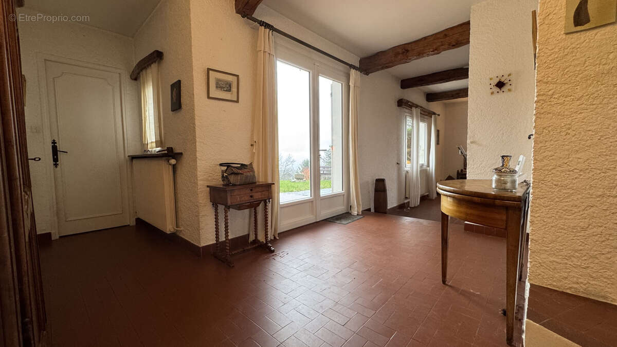 Maison à PUGNY-CHATENOD