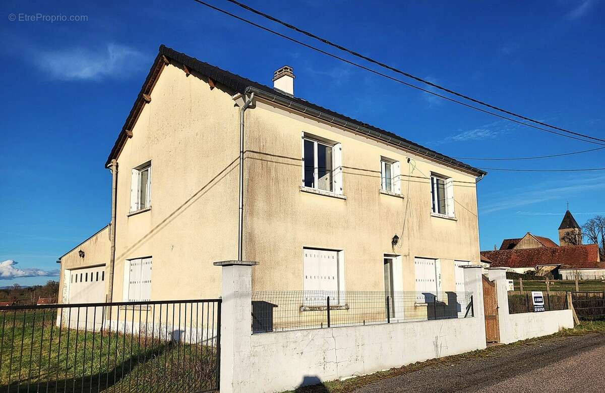 Maison à SAINT-SEINE