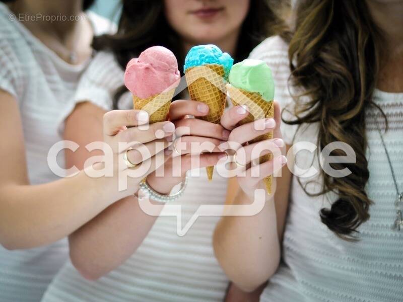 Commerce à SAINTES-MARIES-DE-LA-MER