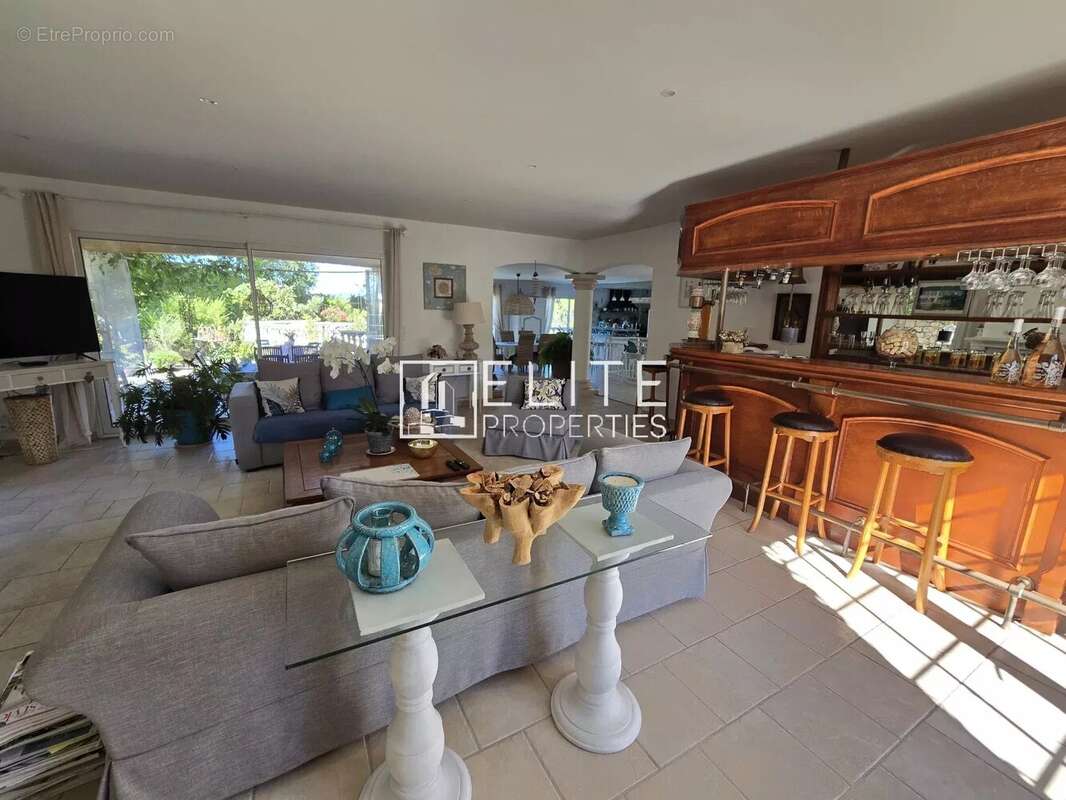 Maison à LES ADRETS-DE-L'ESTEREL