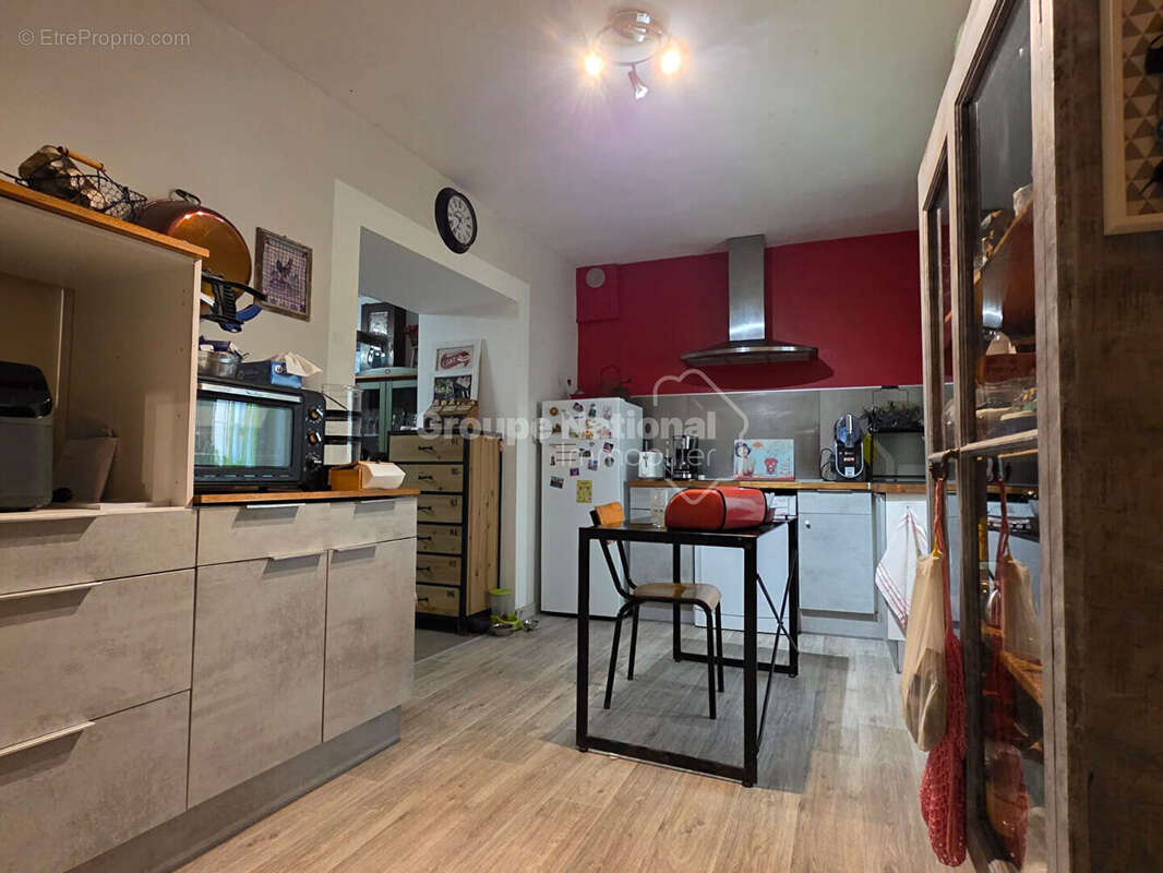 Exclusivité - Maison de ville - Charme et potentiel - photo 2
