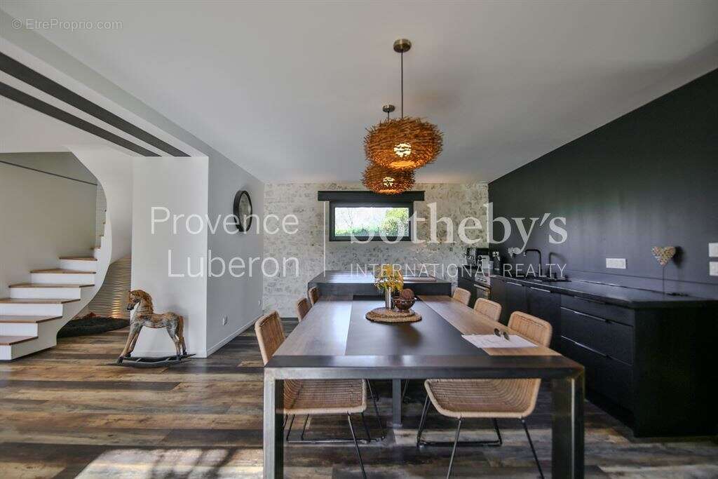 Maison à L'ISLE-SUR-LA-SORGUE