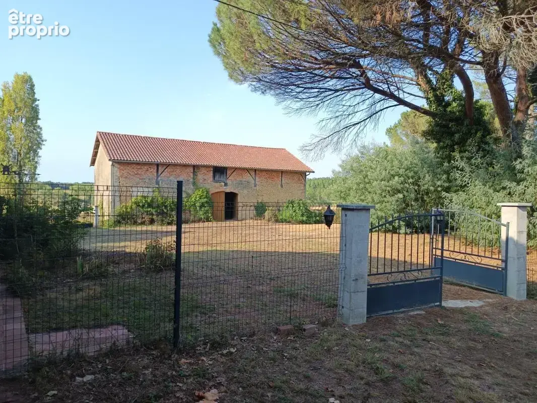 Propriété d'Exception : 2 Maisons, 450 m² de Dépendances et 6 Hectares de Terres - photo 2