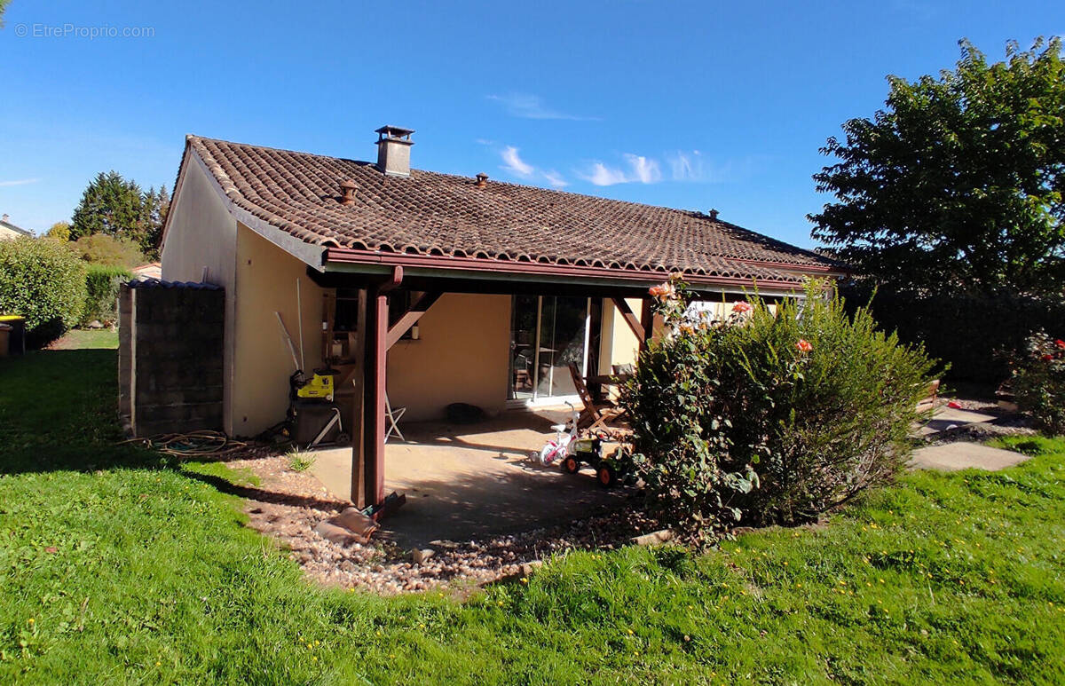 Maison à PETIT-PALAIS-ET-CORNEMPS