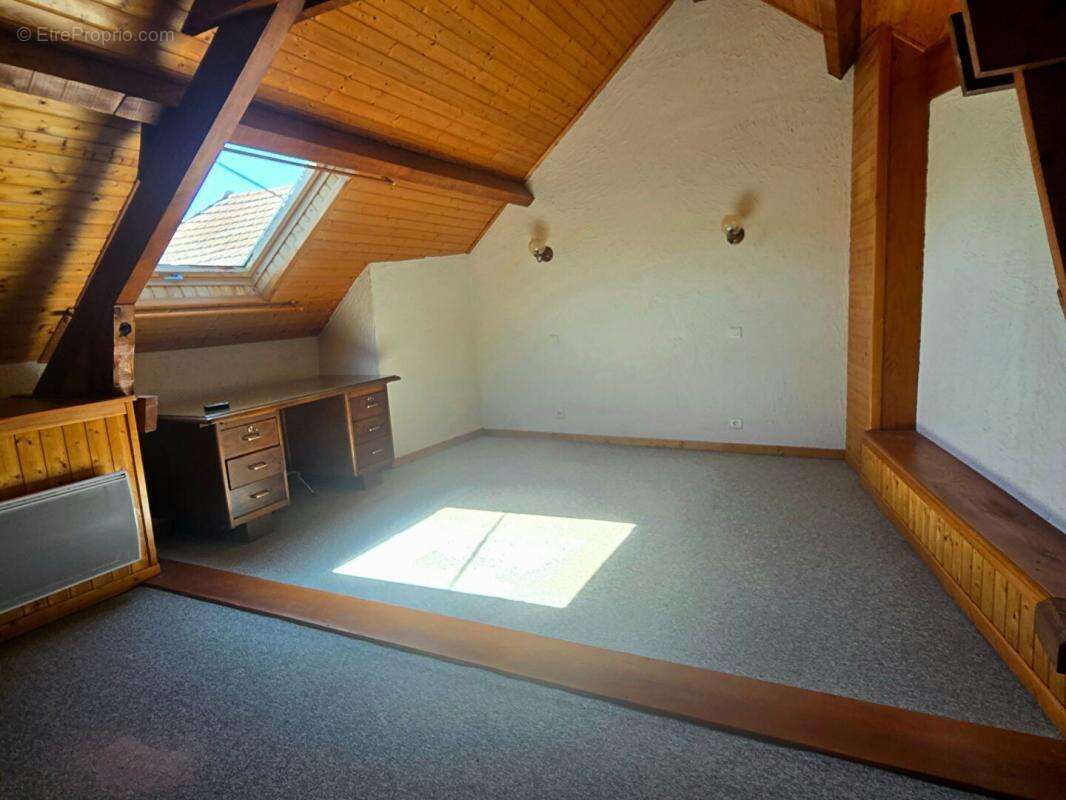Maison à LE MAYET-DE-MONTAGNE