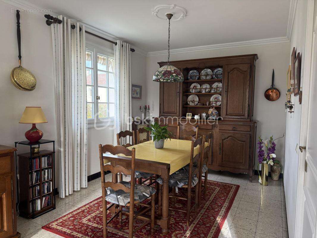 À seulement 5 kms au nord de Lisieux – Maison de 130 m² dans un quartier résidentiel - photo 5