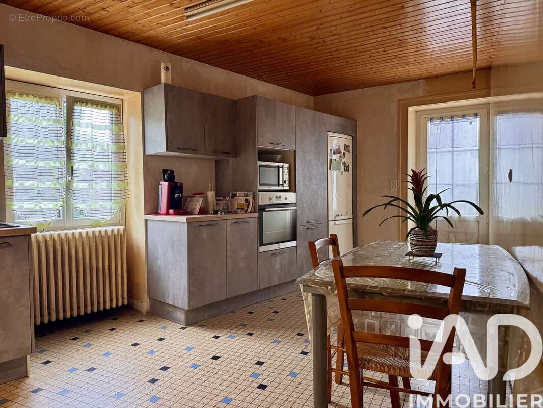 Maison 138 m² à La Caillere-Saint-Hilaire  - photo 3