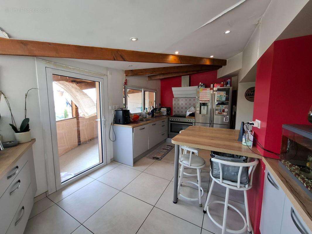 Maison à vendre - 5 chambres - 119 m² habitables + 150 m² dépendances - Fort potentiel locatif - 299 000 € - Saint-Maurice (6327 - photo 4