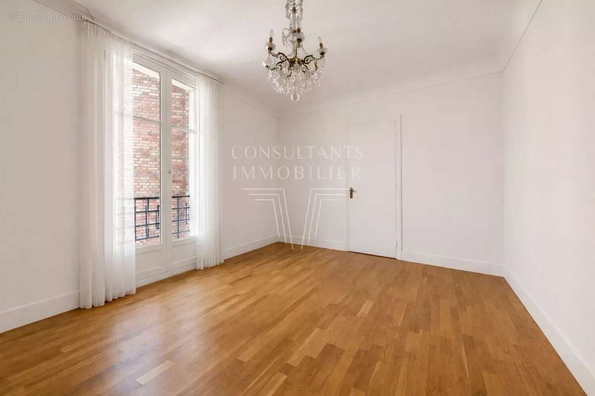 Appartement à NEUILLY-SUR-SEINE