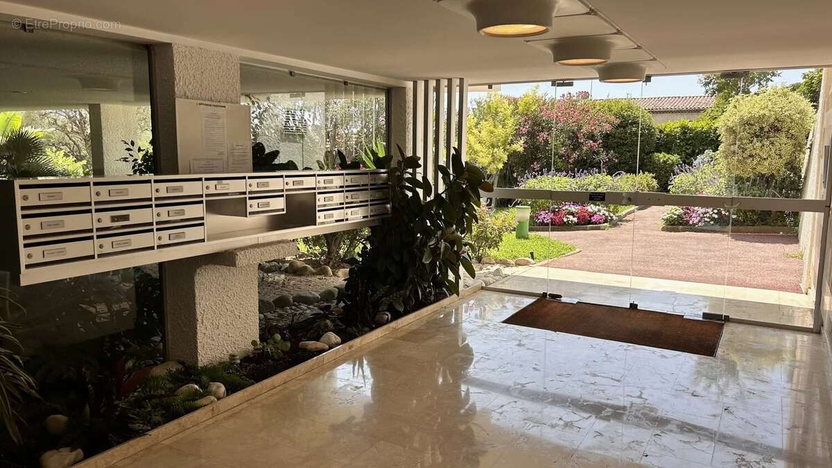 Exclusivite : appartement 3 pieces antibes quartier saint-jean - photo 3