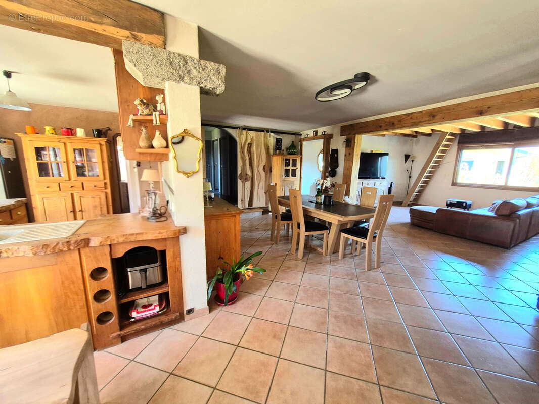 Maison à SCIENTRIER