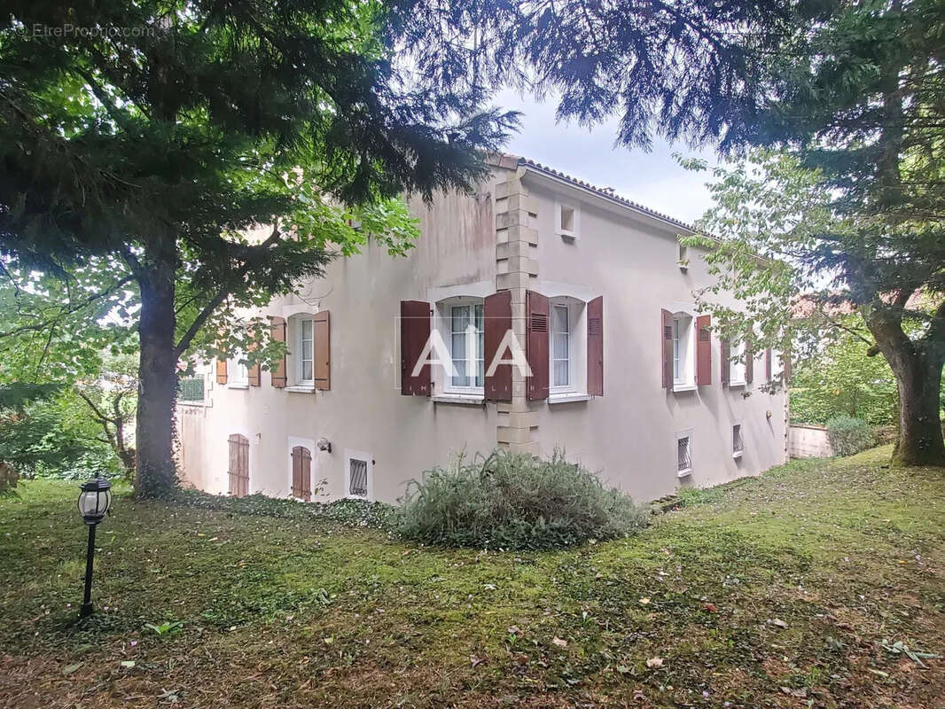 Maison à RUFFEC