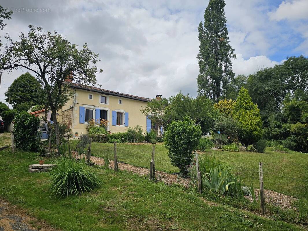 Maison à MONTEMBOEUF