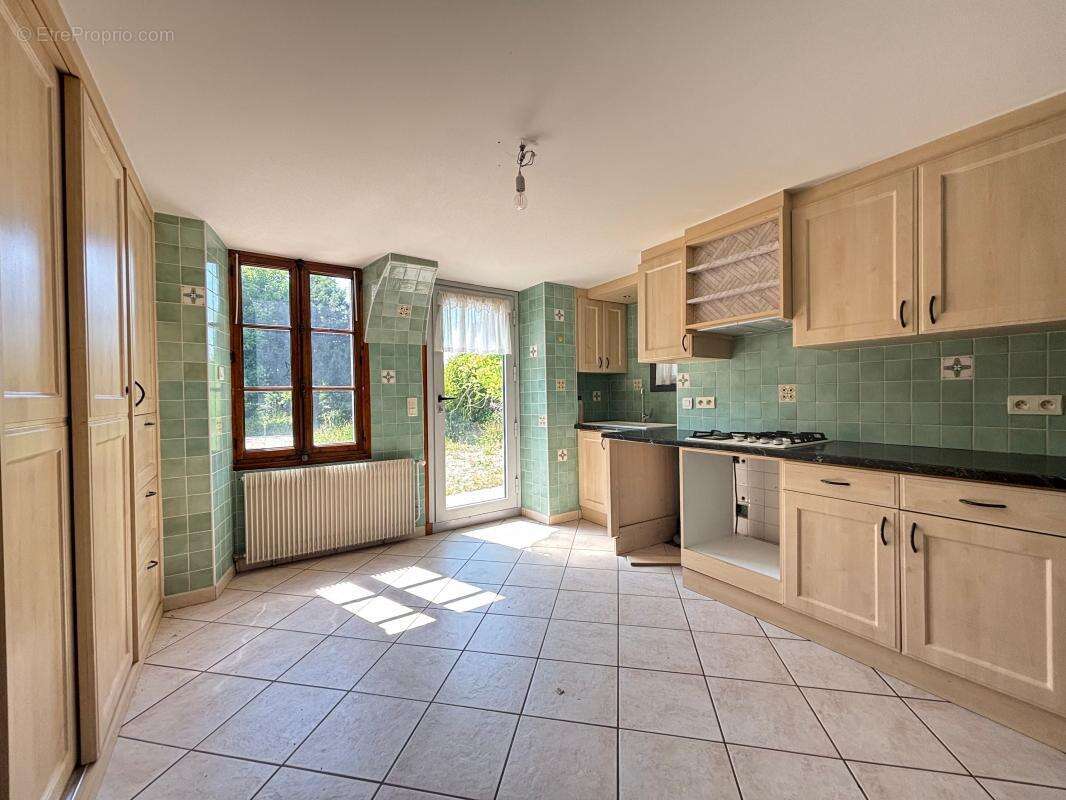 Maison à ENTRE-DEUX-GUIERS