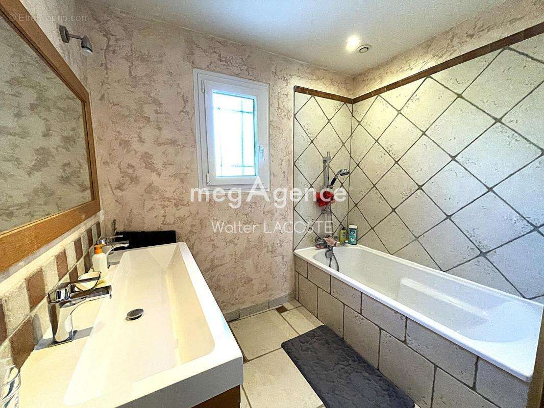 Maison à LES CLAYES-SOUS-BOIS