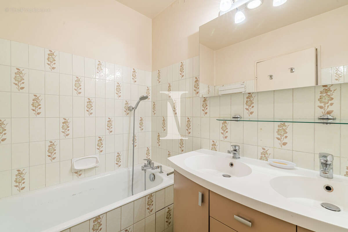 Appartement à PARIS-11E